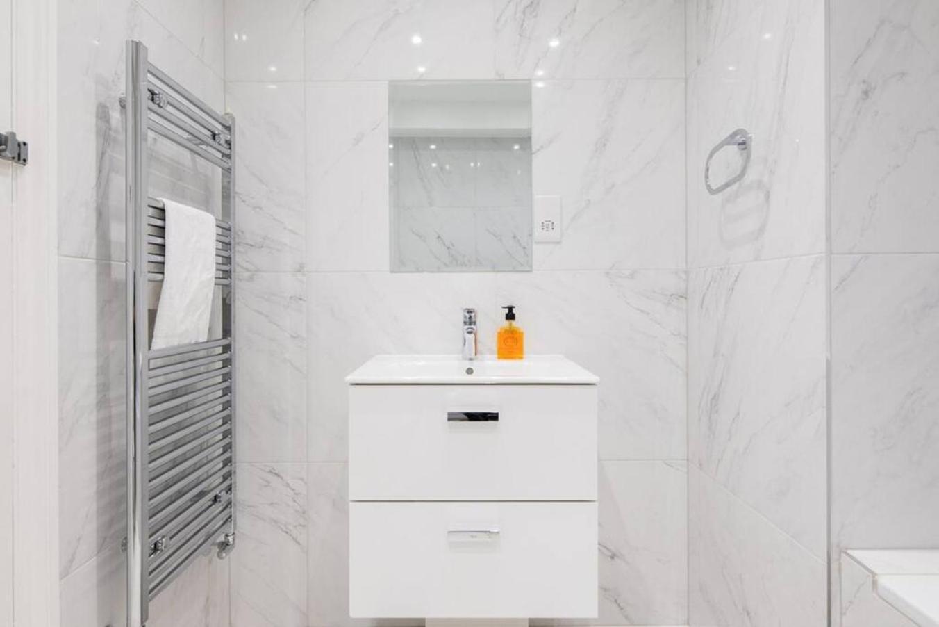 Steps From Hyde Park 2Br 2Bath Sleeps 6 Apartment ลอนดอน ภายนอก รูปภาพ